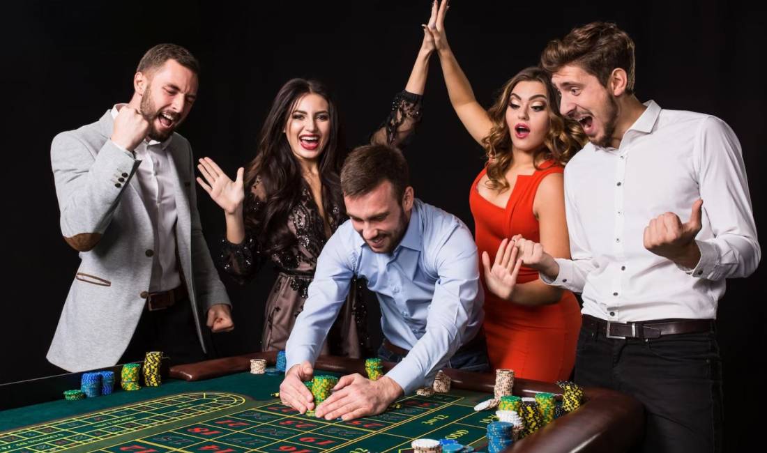 Job Offers in Tirana, Profession Krupier/e  -Mbikqyrese e makinave Slot  -Arketar/e  -Recepsioniste  -Oficer sigurie  -Kamariere , Beginner/Little experience, Payment 150,000  Leke.