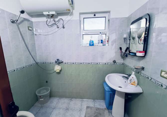 Shtepi ne shitje Apartament ne Lushnje, 2+1, Mobilimi Pjeserisht e mobiluar, Pagesa 100,000  Euro.