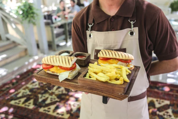 Njoftime Pune per MOTORIST- KASIER - RECEPSIONISTE ne Tirane