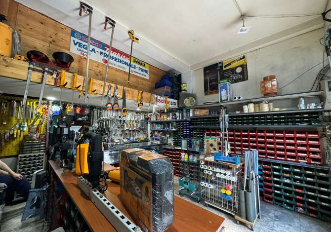 Shitet ambient biznesi , Rruga Barrikadave , 210 000 Euro 