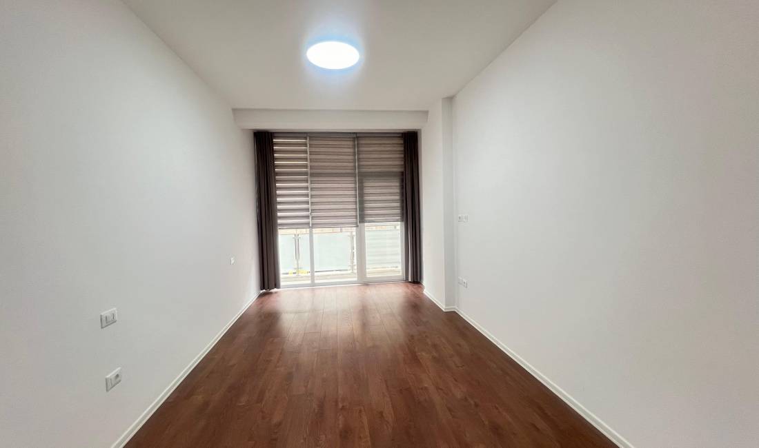 Qera Ambjent per Zyre 2+1+2 📍Komuna e Parisit, Kompleksi Kika  850 euro