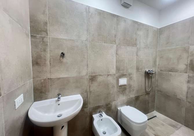 Qera Ambjent per Zyre 2+1+2 📍Komuna e Parisit, Kompleksi Kika  850 euro