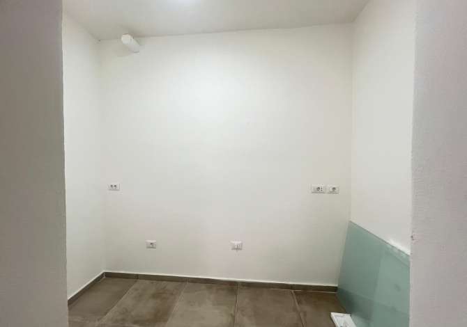 Qera Ambjent per Zyre 2+1+2 📍Komuna e Parisit, Kompleksi Kika  850 euro