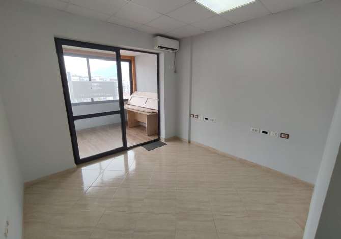 Ambient biznesi me qera 3+1 ne Tirane - 400 Euro