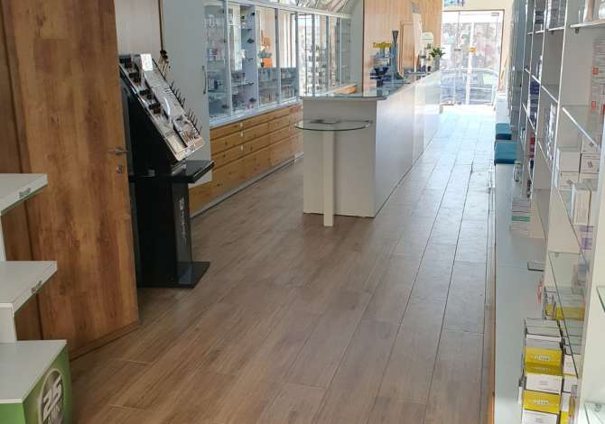 Shitet Ambjenti  Dyqan 📍Rruga e Dibres 💶Cmimi 150.000 euro