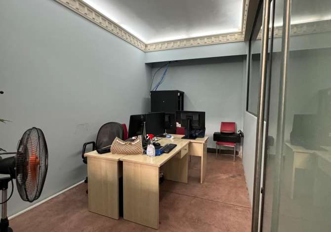 OKAZION Shitet ambjenti per VETEM 240 000 📍Rruga Kastriotet  Tek Pallatet e Verdha afer Terminalit te Veriut 