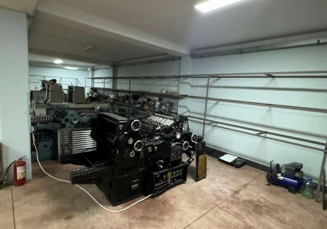 OKAZION Shitet ambjenti per VETEM 240 000 📍Rruga Kastriotet  Tek Pallatet e Verdha afer Terminalit te Veriut 