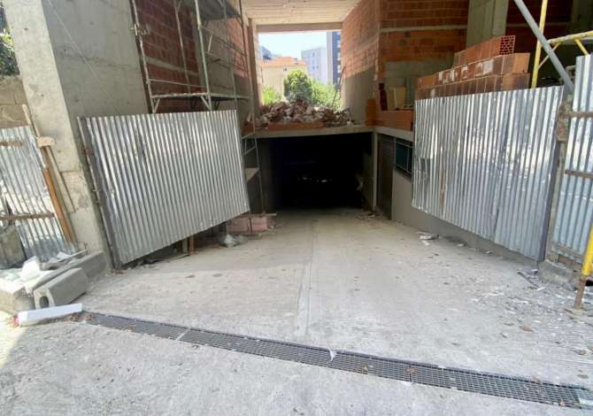 Business Property in Sale 4+1 in Tirana - 20,000 Euro