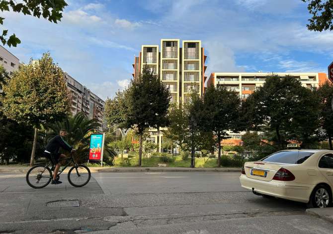 OKAZION Shiten 2  Dyqane 📍 Pallati me Shigjeta  Perballe Deliorgjit💶Cmimi 150,000Euro