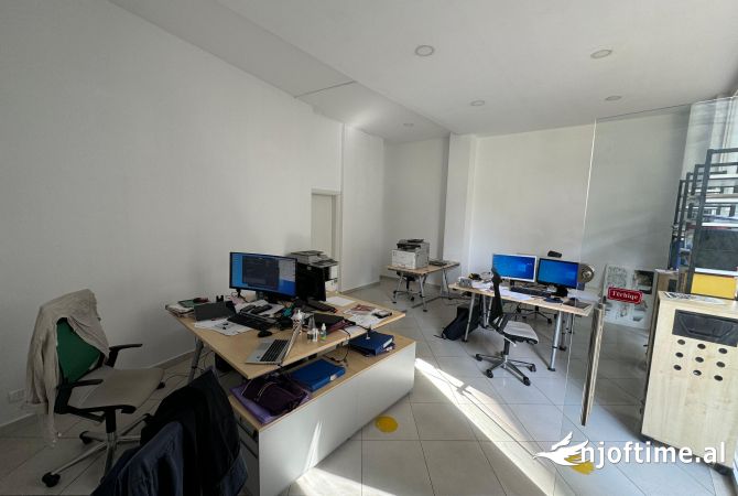 Business Property in Sale 3+1 in Tirana - 220,000 Euro