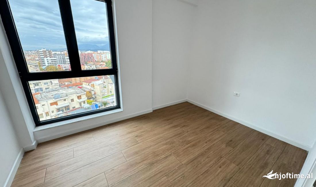Qera Apartment 2+1 jepet per Zyre Cmimi:900 Euro
