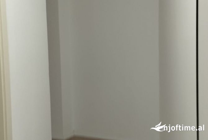 Qera ambient per Zyre📍Pazari I Ri Cmimi:400 Euro