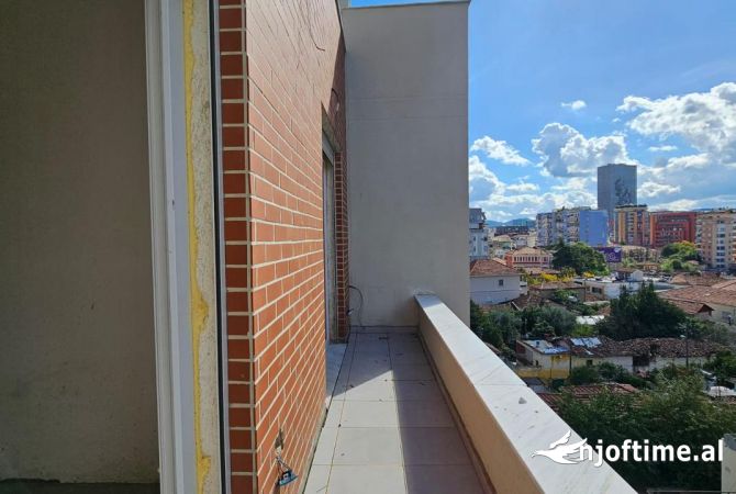 Shtepi ne shitje Apartament ne Tirane, 2+1, Mobilimi Bosh, pa mobiluar, Pagesa 272,850  Euro.
