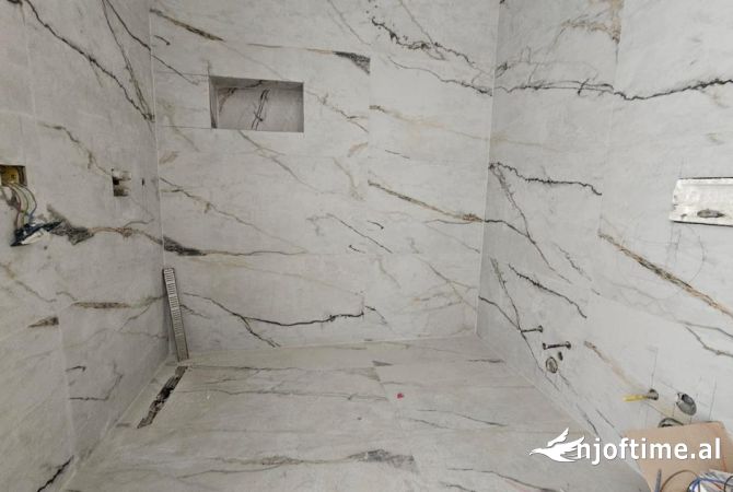 Shtepi ne shitje Apartament ne Tirane, 2+1, Mobilimi Bosh, pa mobiluar, Pagesa 272,850  Euro.