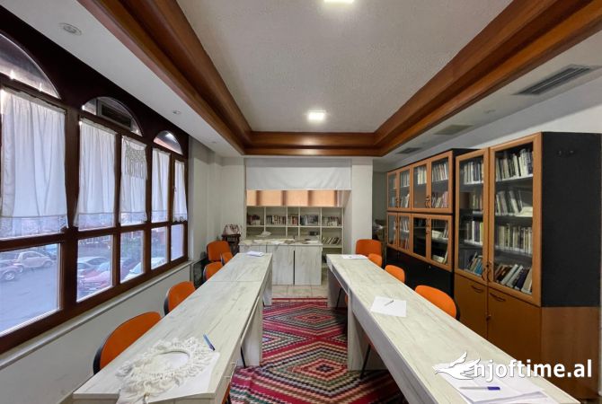  Qera Ambient Biznesi (Zyre) Rruga e Elbasanit  Cmimi: 800 Euro