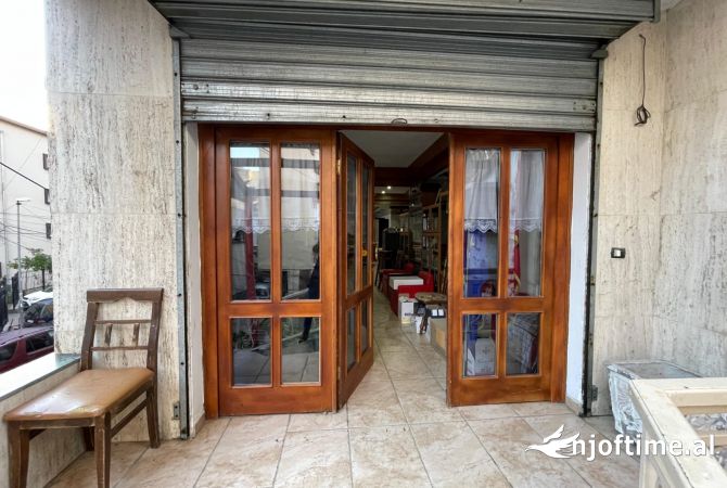  Qera Ambient Biznesi (Zyre) Rruga e Elbasanit  Cmimi: 800 Euro