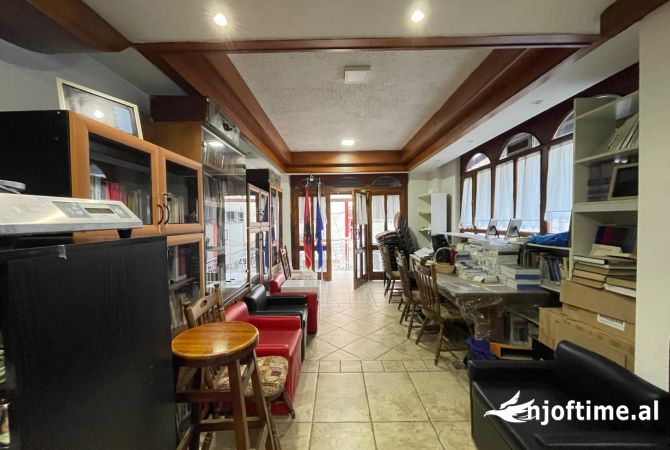  Qera Ambient Biznesi (Zyre) Rruga e Elbasanit  Cmimi: 800 Euro