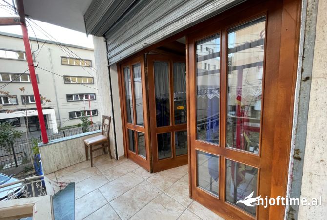  Qera Ambient Biznesi (Zyre) Rruga e Elbasanit  Cmimi: 800 Euro