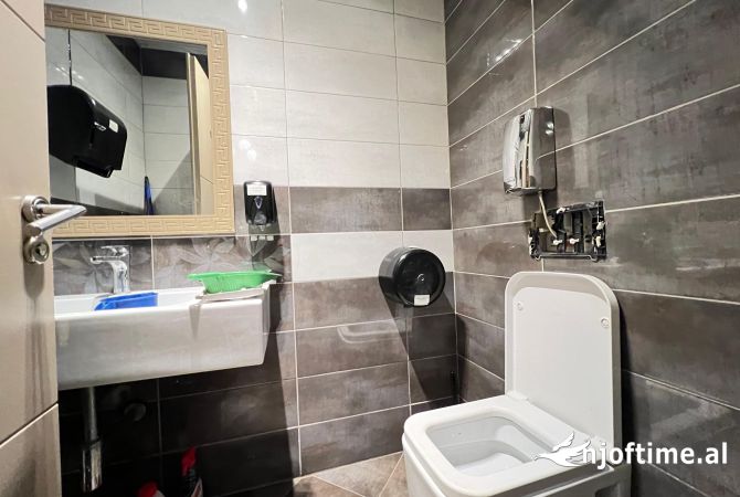 Qera ambient Biznesi (Lokal)📍Stacioni I Trenit Cmimi:1000 Euro 