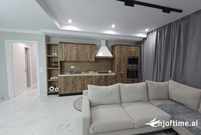 Shtepi ne shitje Apartament ne Tirane, 2+1, Mobilimi E mobiluar, Pagesa 429,910  Euro.