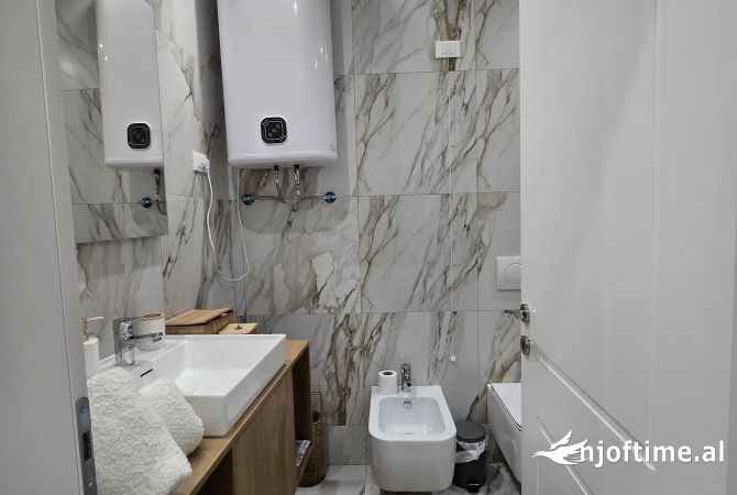 Shtepi ne shitje Apartament ne Tirane, 2+1, Mobilimi E mobiluar, Pagesa 429,910  Euro.