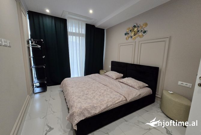 Shtepi ne shitje Apartament ne Tirane, 2+1, Mobilimi E mobiluar, Pagesa 429,910  Euro.