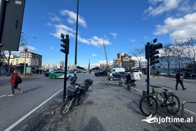 Ambiente Commerciale in Affitto 3+1 a Tirana - 30,000 Leke