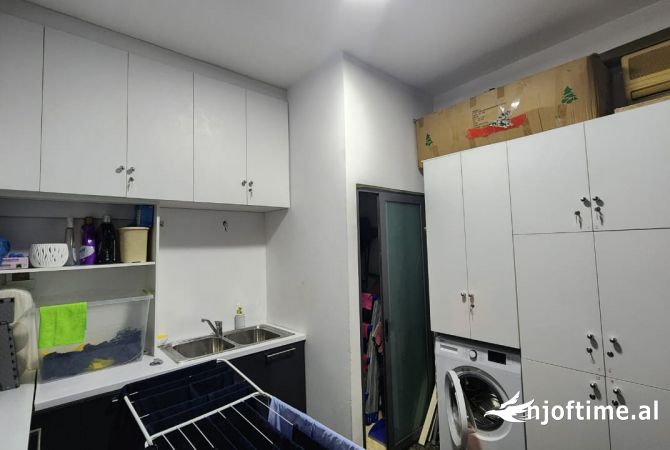 Ambiente Commerciale in Vendita 1+1 a Tirana - 60,000 Euro