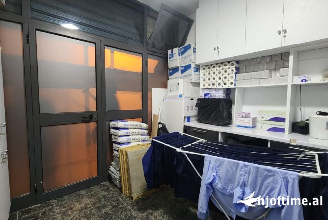 Ambiente Commerciale in Vendita 1+1 a Tirana - 60,000 Euro