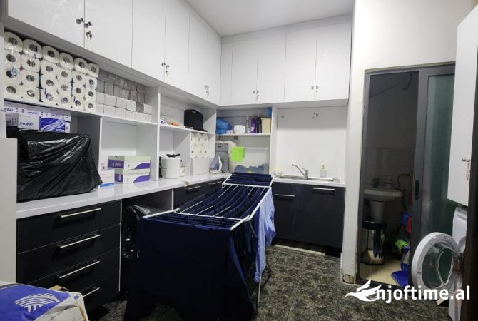 Ambiente Commerciale in Vendita 1+1 a Tirana - 60,000 Euro