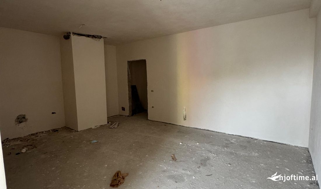 Shtepi ne shitje Apartament ne Tirane, 1+1, Mobilimi Bosh, pa mobiluar, Pagesa 138,500  Euro.