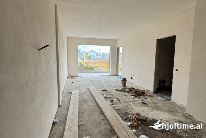 Shtepi ne shitje Apartament ne Tirane, 1+1, Mobilimi Bosh, pa mobiluar, Pagesa 128,500  Euro.