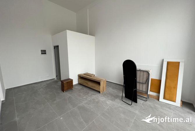 Ambiente Commerciale in Affitto 3+1 a Tirana - 50,000 Leke