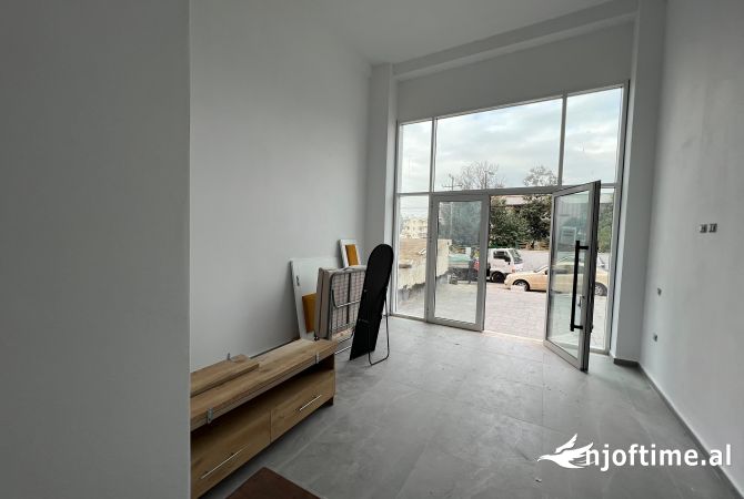 Ambiente Commerciale in Affitto 3+1 a Tirana - 50,000 Leke