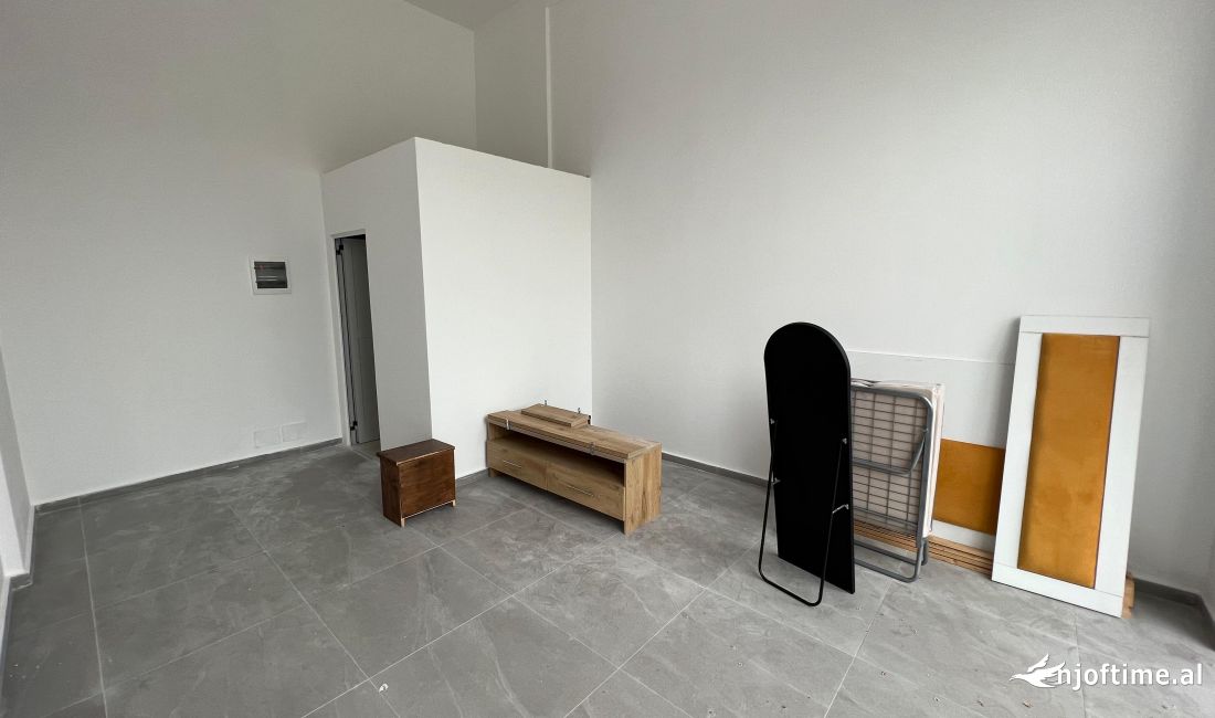  Qera Ambient per Zyre📍Prane Ambasades Amerikane , Cmimi:50.000 Leke