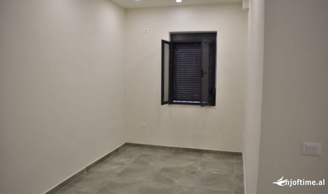 Shitet ambient Biznesi📍Stadiumi Dinamo Cmimi:525.000 Euro 