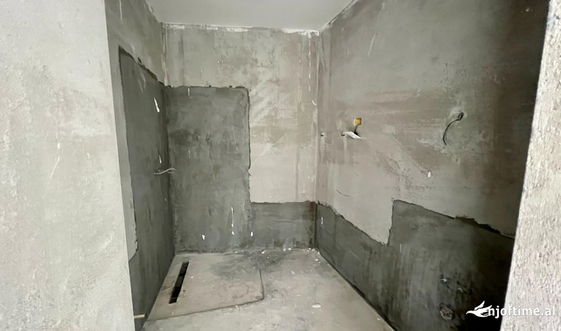 Shtepi ne shitje Apartament ne Tirane, 3+1, Mobilimi Bosh, pa mobiluar, Pagesa 645,000  Euro.