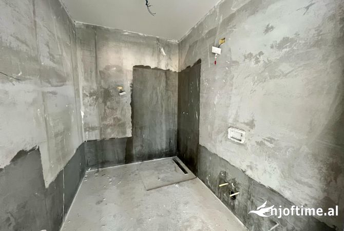 Shtepi ne shitje Apartament ne Tirane, 3+1, Mobilimi Bosh, pa mobiluar, Pagesa 645,000  Euro.