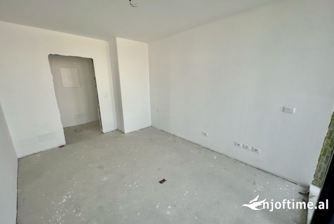 Shtepi ne shitje Apartament ne Tirane, 3+1, Mobilimi Bosh, pa mobiluar, Pagesa 645,000  Euro.