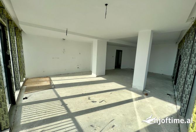 Shtepi ne shitje Apartament ne Tirane, 3+1, Mobilimi Bosh, pa mobiluar, Pagesa 645,000  Euro.