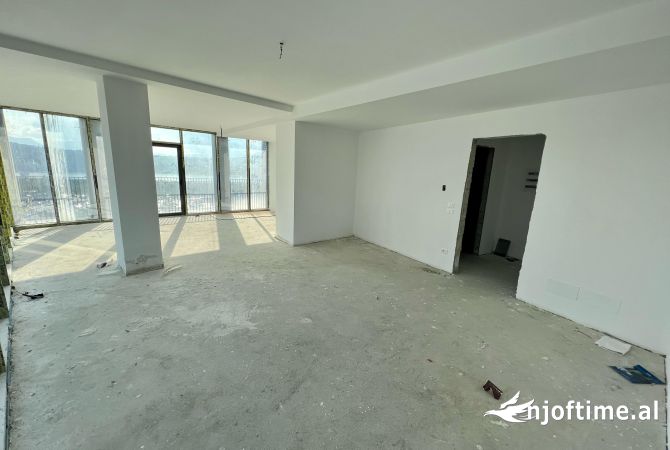 Shtepi ne shitje Apartament ne Tirane, 3+1, Mobilimi Bosh, pa mobiluar, Pagesa 645,000  Euro.