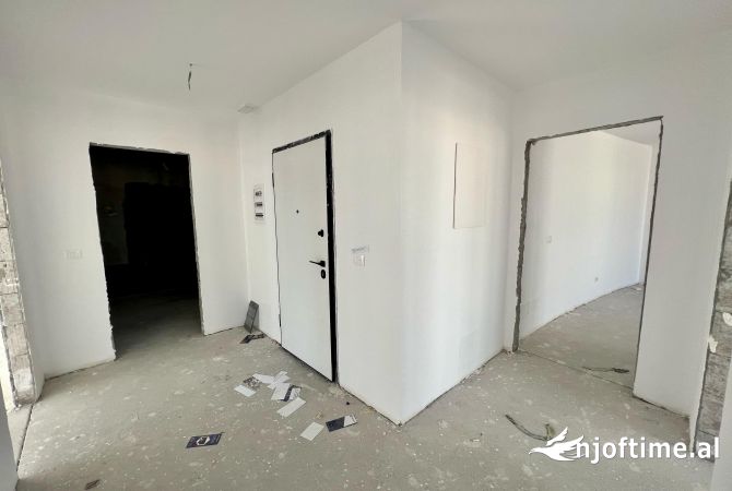 Shtepi ne shitje Apartament ne Tirane, 3+1, Mobilimi Bosh, pa mobiluar, Pagesa 645,000  Euro.