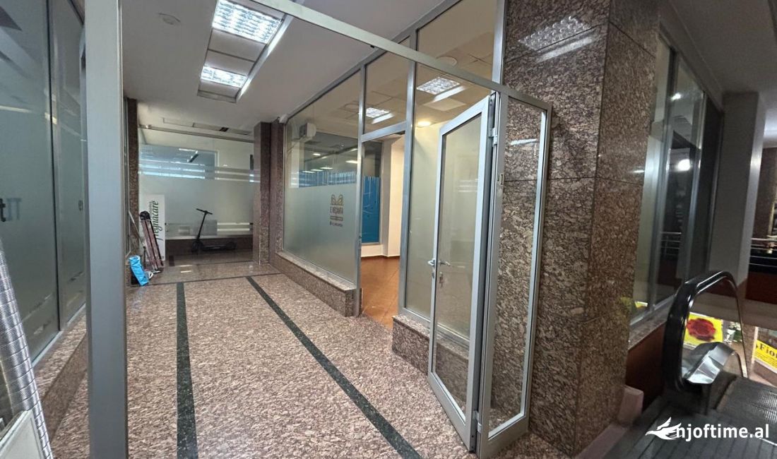 Qera Ambient per Zyre📍Stacioni I Trenit Cmimi:30.000 Leke