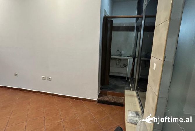 Qera Ambient per Zyre📍Stacioni I Trenit Cmimi:30.000 Leke