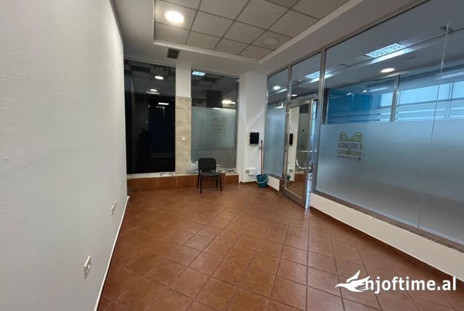 Qera Ambient per Zyre📍Stacioni I Trenit Cmimi:30.000 Leke