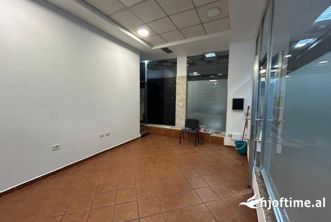 Qera Ambient per Zyre📍Stacioni I Trenit Cmimi:30.000 Leke