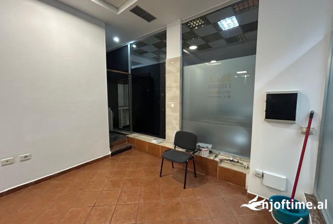 Qera Ambient per Zyre📍Stacioni I Trenit Cmimi:30.000 Leke