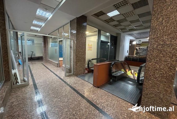 Qera Ambient per Zyre📍Stacioni I Trenit Cmimi:30.000 Leke