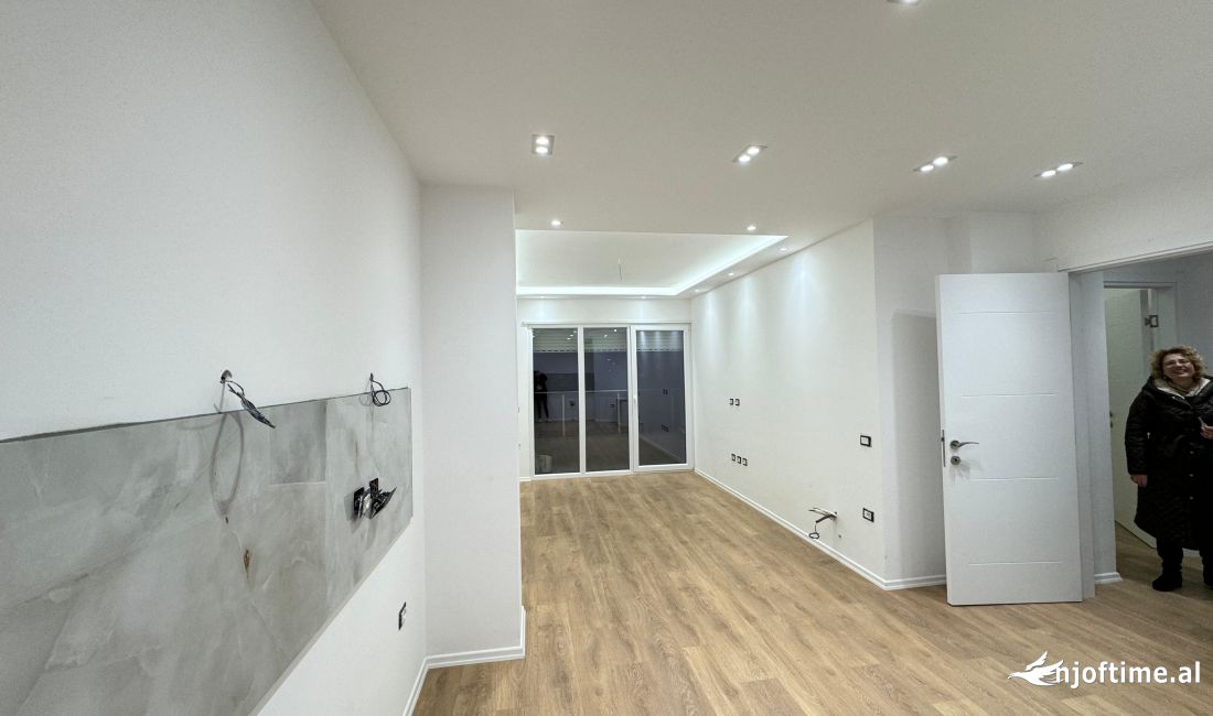 📣Qera ambient per Zyre 📍Rruga e Elbasanit Cmimi:500 Euro