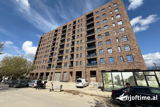 Shtepi ne shitje Apartament ne Tirane, 3+1, Mobilimi Bosh, pa mobiluar, Pagesa 170,000  Euro.